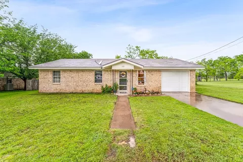 102 Heath St, Hico, TX 76457
