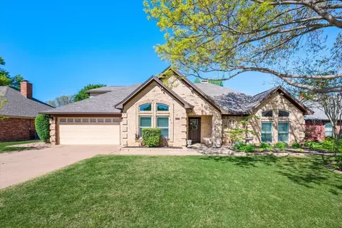 6417 Chilton Dr, North Richland Hills, TX 76182