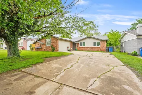 832 Russell Rd, Everman, TX 76140
