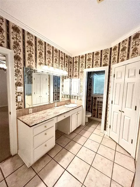Bath - 360 Chris Dr, Minden, LA 71055 photo 1 of 4