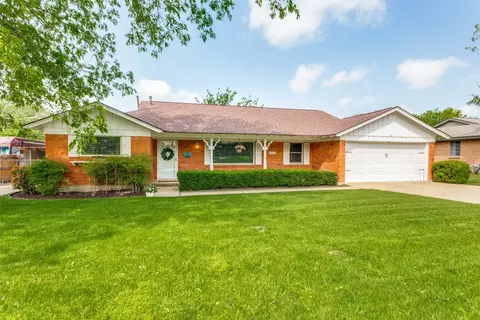3816 Marys Creek Dr, Benbrook, TX 76116
