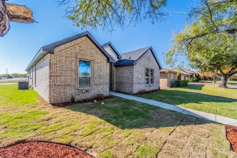 Exterior - 1002 S Pepperidge Dr, Lancaster, TX 75134 photo 2 of 6