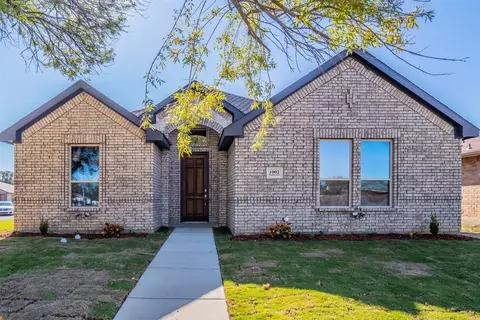 1002 S Pepperidge Dr, Lancaster, TX 75134