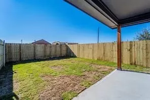 Exterior - 1002 S Pepperidge Dr, Lancaster, TX 75134 photo 4 of 6