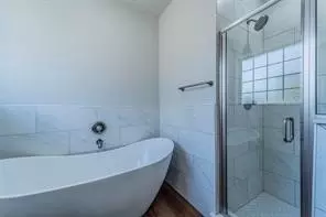 Bath - 1002 S Pepperidge Dr, Lancaster, TX 75134 photo 2 of 4