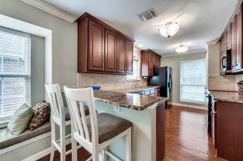 Kitchen - 9012 Silverdollar Trl, Irving, TX 75063 photo 3 of 3
