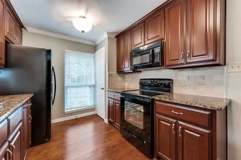 Kitchen - 9012 Silverdollar Trl, Irving, TX 75063 photo 1 of 3