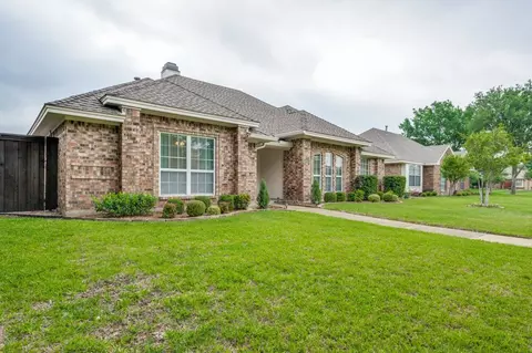 Exterior - 9012 Silverdollar Trl, Irving, TX 75063 photo 2 of 5