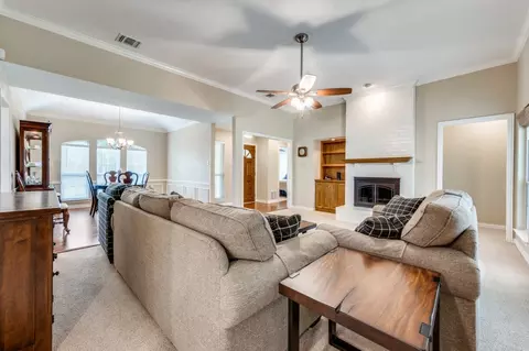 Living - 9012 Silverdollar Trl, Irving, TX 75063 photo 4 of 4