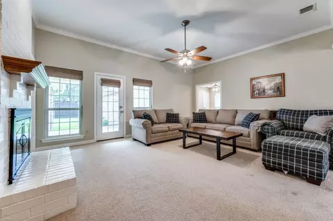 Living - 9012 Silverdollar Trl, Irving, TX 75063 photo 2 of 4