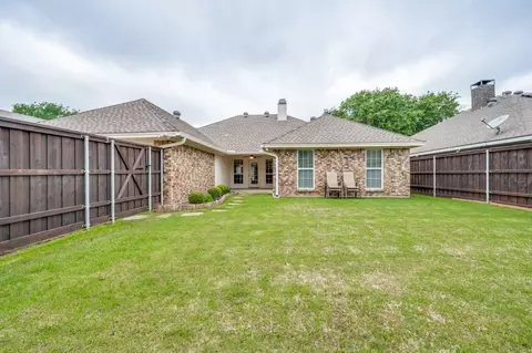 Exterior - 9012 Silverdollar Trl, Irving, TX 75063 photo 5 of 5