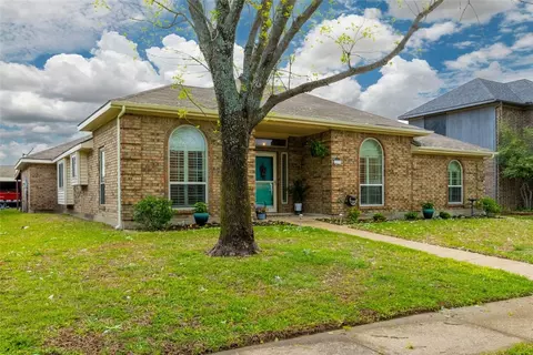 2513 Hawk Dr, Mesquite, TX 75181