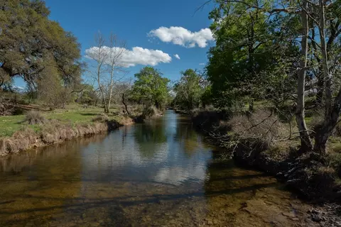 465 Bear Creek Rd, Fredericksburg, TX 78624