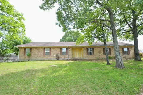 1105 W College St, Canton, TX 75103