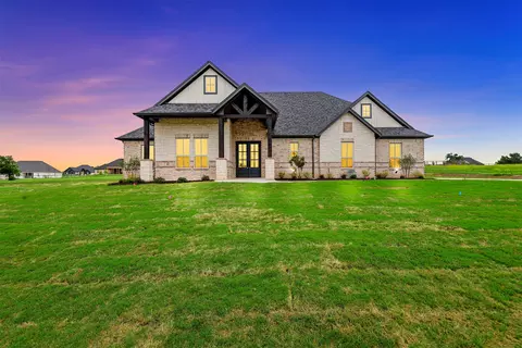 1055 Elevation Trl, Weatherford, TX 76087