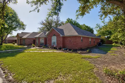 200 Plum Holw, Denton, TX 76207