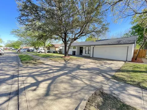 2412 Gilbert Cir, Arlington, TX 76010