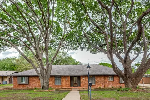39 Bounty Rd E, Benbrook, TX 76132