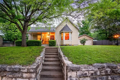 125 S Travis St, Granbury, TX 76048