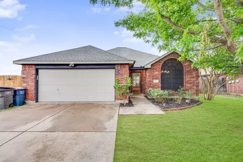 7952 Crouse Dr, Fort Worth, TX 76137