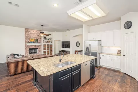 Kitchen - 418 Maple Sugar Dr, Murphy, TX 75094 photo 2 of 2