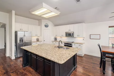 Kitchen - 418 Maple Sugar Dr, Murphy, TX 75094 photo 1 of 2