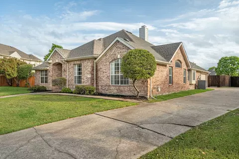 Exterior - 418 Maple Sugar Dr, Murphy, TX 75094 photo 2 of 13