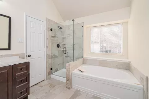 Bath - 418 Maple Sugar Dr, Murphy, TX 75094 photo 1 of 3