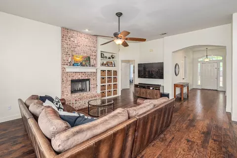 Living - 418 Maple Sugar Dr, Murphy, TX 75094 photo 3 of 5