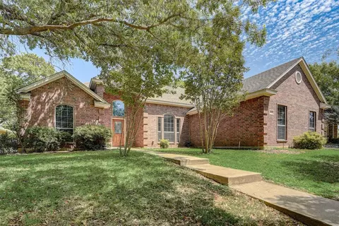1800 Spinnaker Ln, Azle, TX 76020