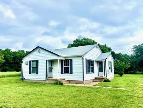 708 S Barron St, Covington, TX 76636