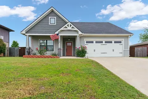 1523 Berry Dr, Cleburne, TX 76033