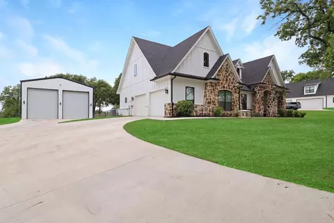 112 Deer Glade Ln, Azle, TX 76020