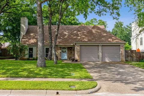 411 Wild Oak Ln, Euless, TX 76039