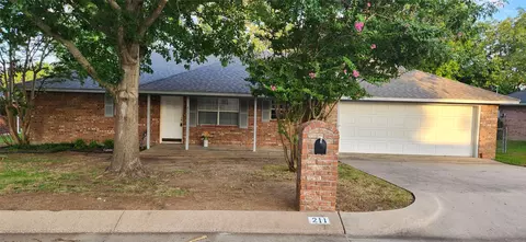 211 Cedar St, Weatherford, TX 76086