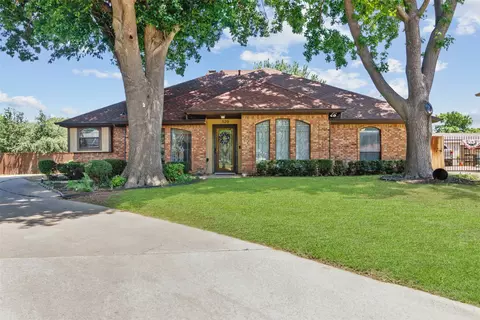 520 Brookside Dr, Grapevine, TX 76051