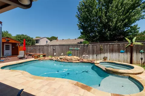 520 Brookside Dr, Grapevine, TX 76051 photo 4