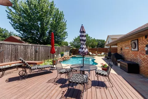 520 Brookside Dr, Grapevine, TX 76051 photo 33