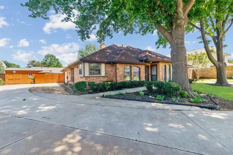 520 Brookside Dr, Grapevine, TX 76051 photo 3