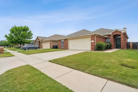7261 Specklebelly Ln, Fort Worth, TX 76120