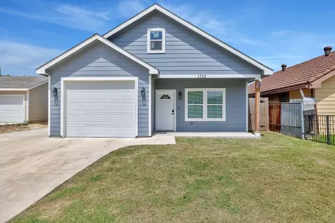 1713 E Davis Ave, Fort Worth, TX 76104