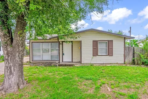 648 N 4th St, Garland, TX 75040