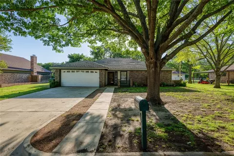 348 Huggins Dr, Springtown, TX 76082