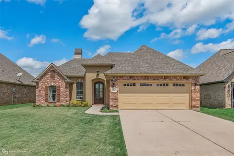 211 Roanoke Cir, Benton, LA 71006