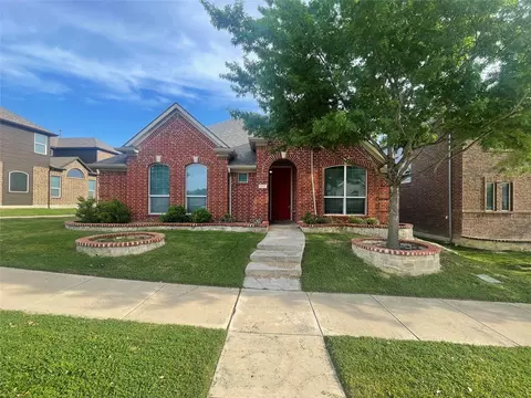445 Castle St, Desoto, TX 75115