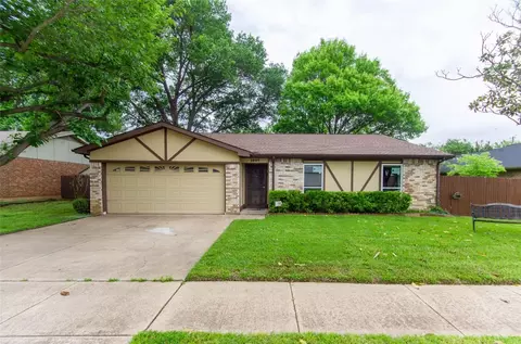 1907 Crooked Creek Ln, Arlington, TX 76006