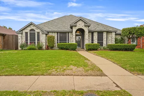 3025 Riverview Dr, Mesquite, TX 75181