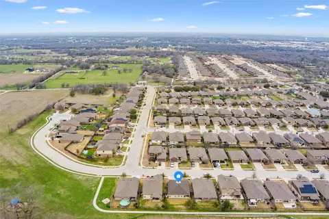 605 Creekview Dr, Azle, TX 76020