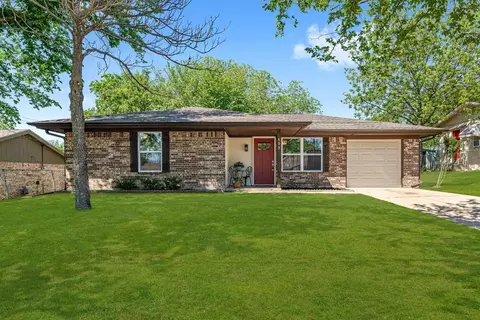 403 Throckmorton St, Weatherford, TX 76086