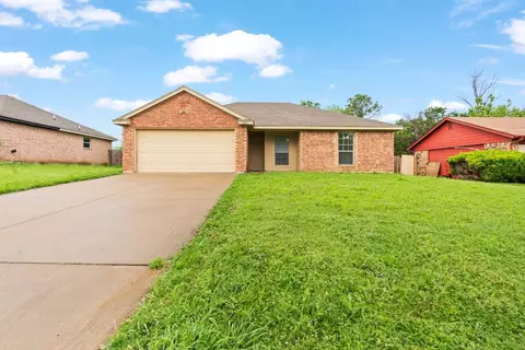 1517 Morningside Dr, Cleburne, TX 76033